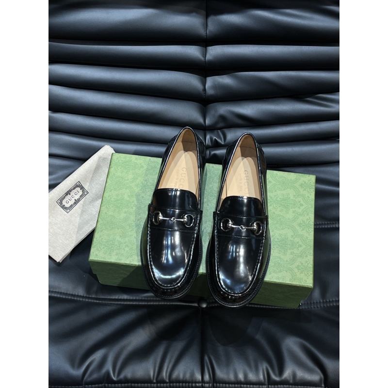 G*u*i leather shoes
